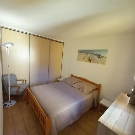 Helios 24, T2 Climatise, Parking, Terrasse, 500m Apartamento *