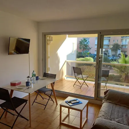 Helios 24, T2 Climatise, Parking, Terrasse, 500m