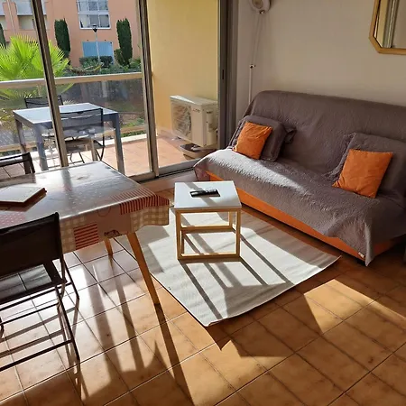 Hélios 24, T2 Climatisé, Parking, Terrasse, 500m *